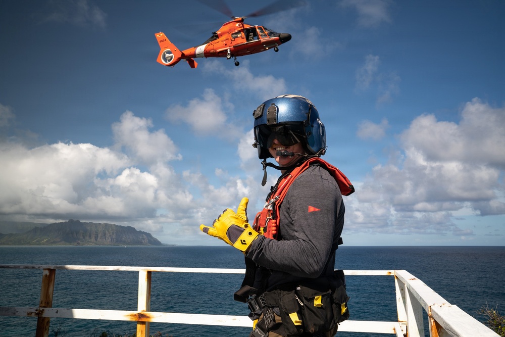 U.S. Coast Guard Air Station Barbers Point conducts vertical surface training