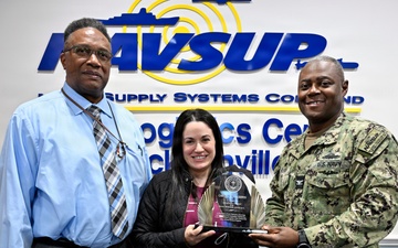 Yaynel Yambo receives NAVSUP FLC Jacksonville's Small Business Advocate of the Quarter Award