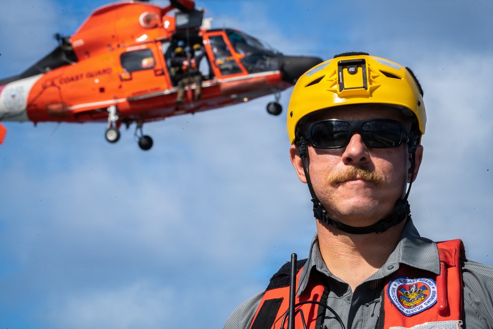 U.S. Coast Guard Air Station Barbers Point conducts vertical surface training