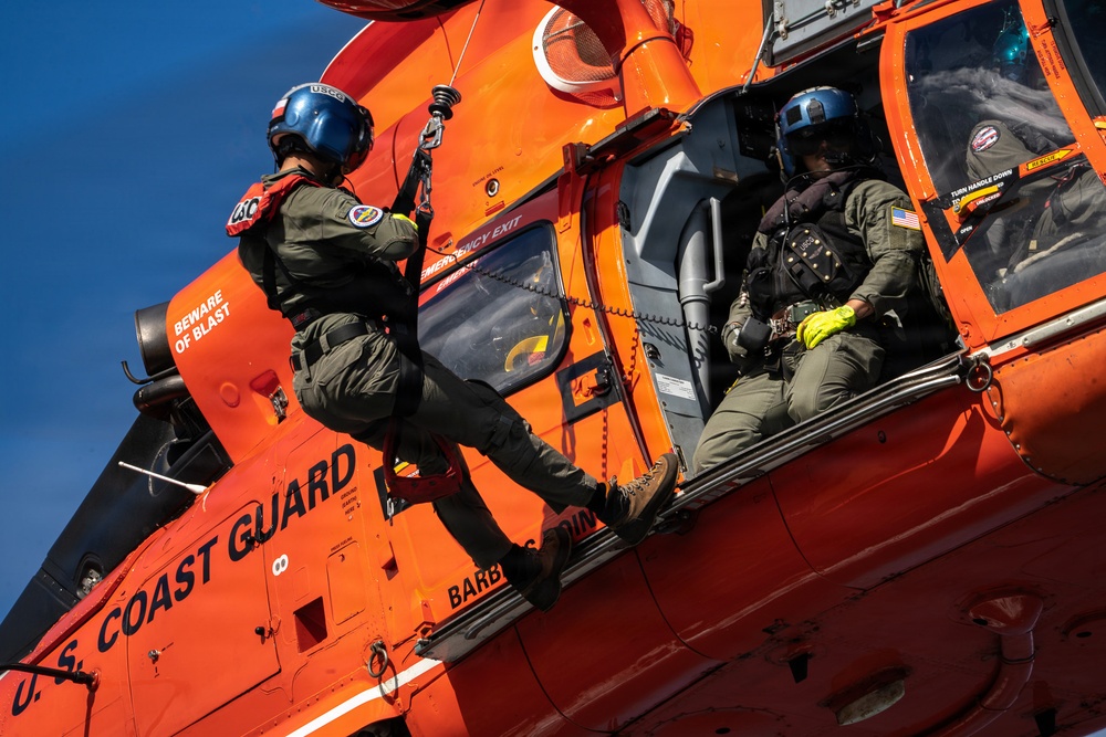 U.S. Coast Guard Air Station Barbers Point conducts vertical surface training