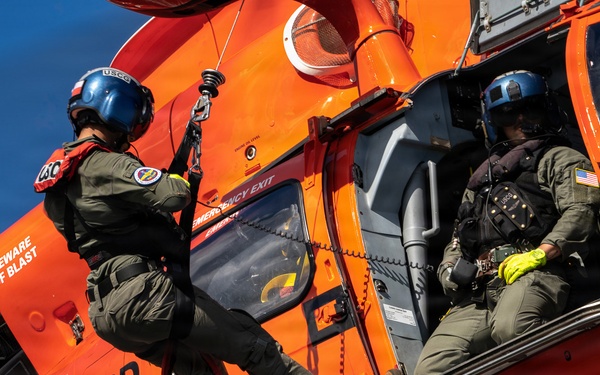 U.S. Coast Guard Air Station Barbers Point conducts vertical surface training