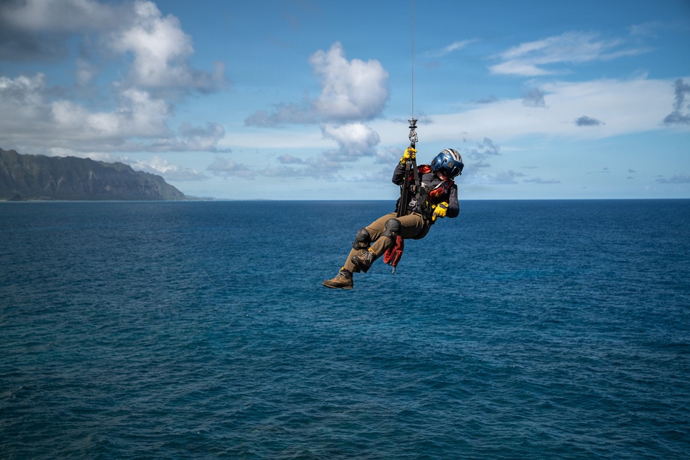 U.S. Coast Guard Air Station Barbers Point conducts vertical surface training