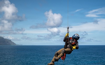 U.S. Coast Guard Air Station Barbers Point conducts vertical surface training