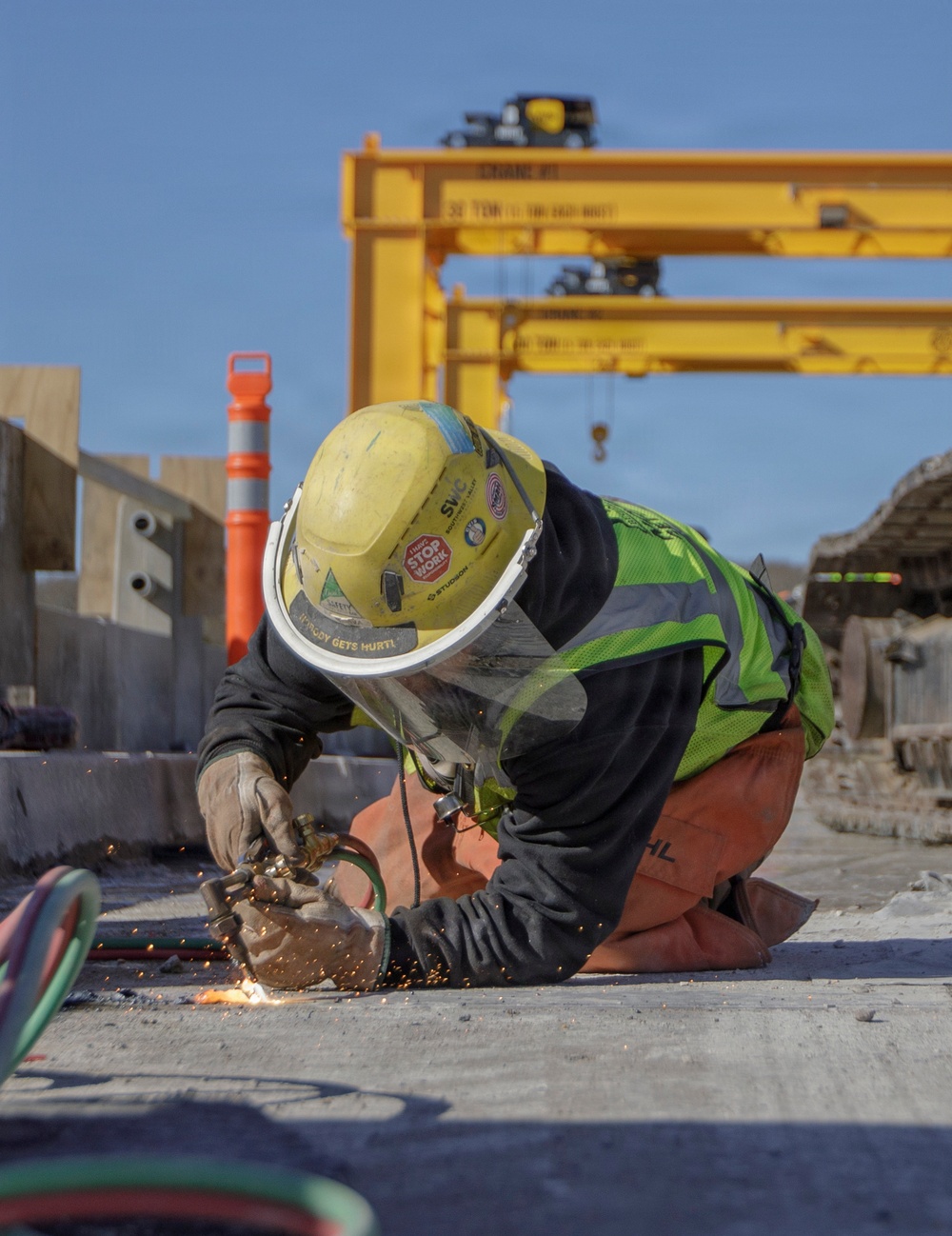 One piece at a time: Tulsa District begins Tenkiller spillway bridge demolition