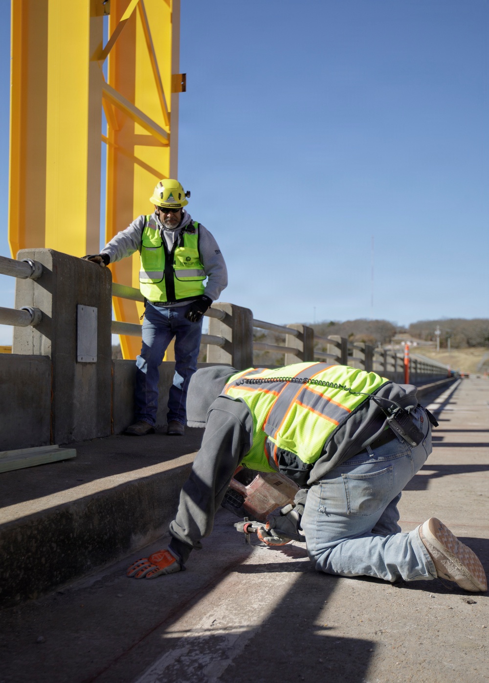 One piece at a time: Tulsa District begins Tenkiller spillway bridge demolition