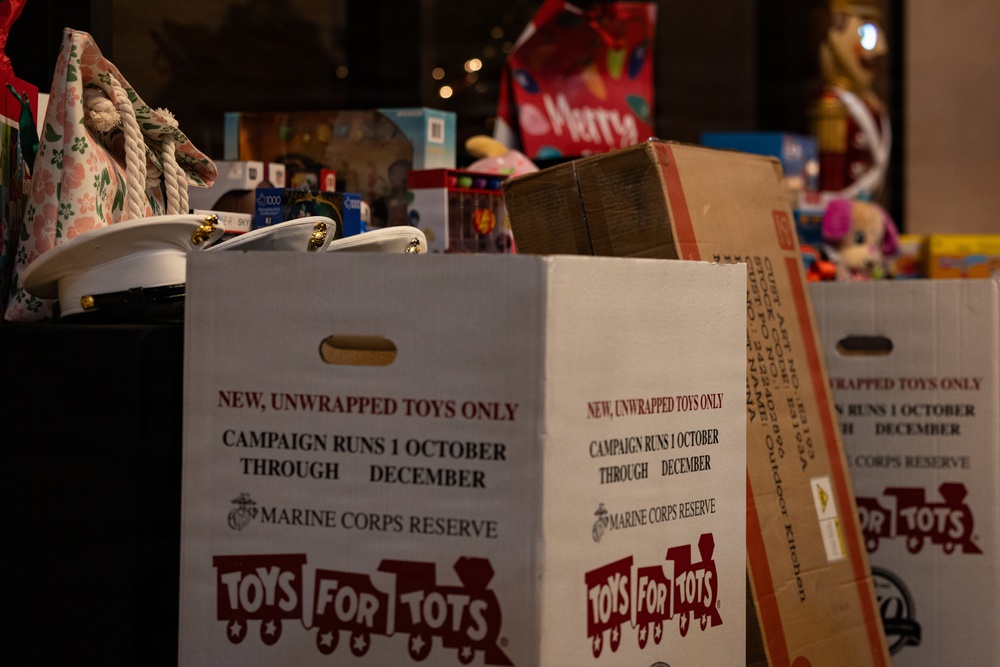 MCIWEST Commanding General's Holiday Buffet and Cocktail Reception