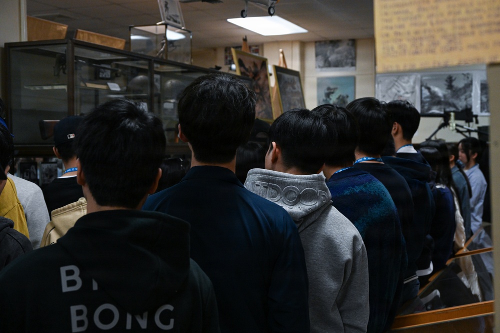 Nihon University Tsuruoka Senior High School Students Take Part in Exchange With 3rd MLG Marines