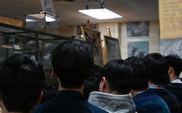 Nihon University Tsuruoka Senior High School Students Take Part in Exchange With 3rd MLG Marines