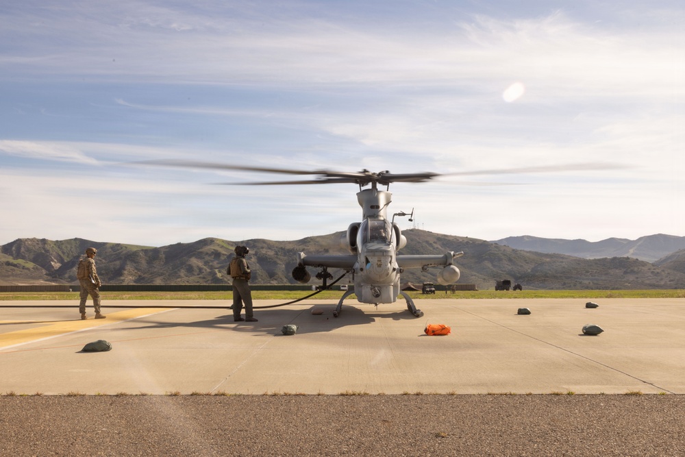 Steel Knight 25: Diamondbacks, Stingers conduct forward refueling