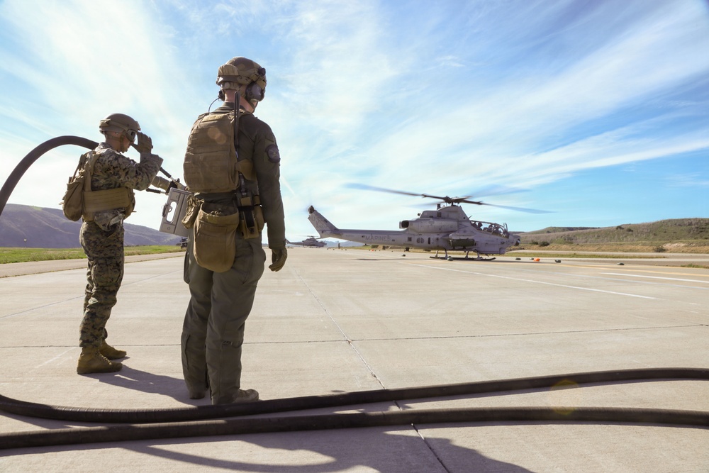 Steel Knight 25: Diamondbacks, Stingers conduct forward refueling