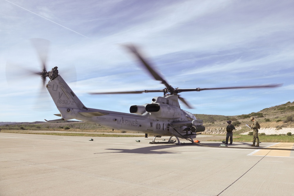 Steel Knight 25: Diamondbacks, Stingers conduct forward refueling