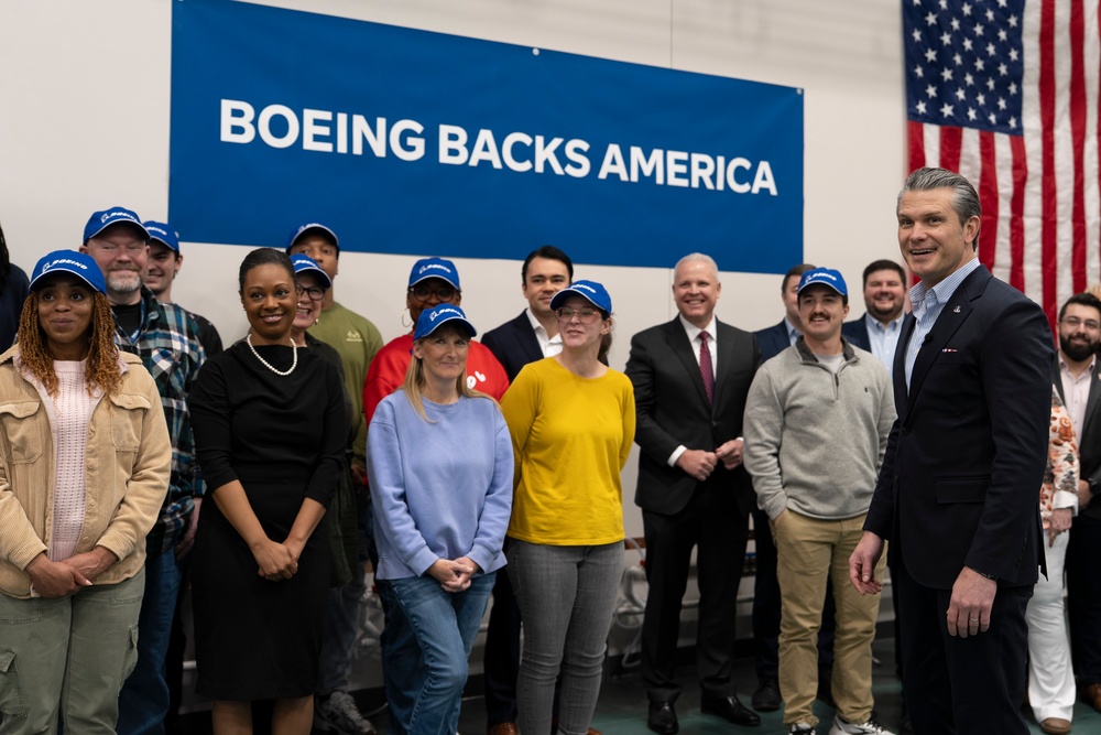 SW Visits Huntsville Defense Facilities, Unveils USSPACECOM Sign