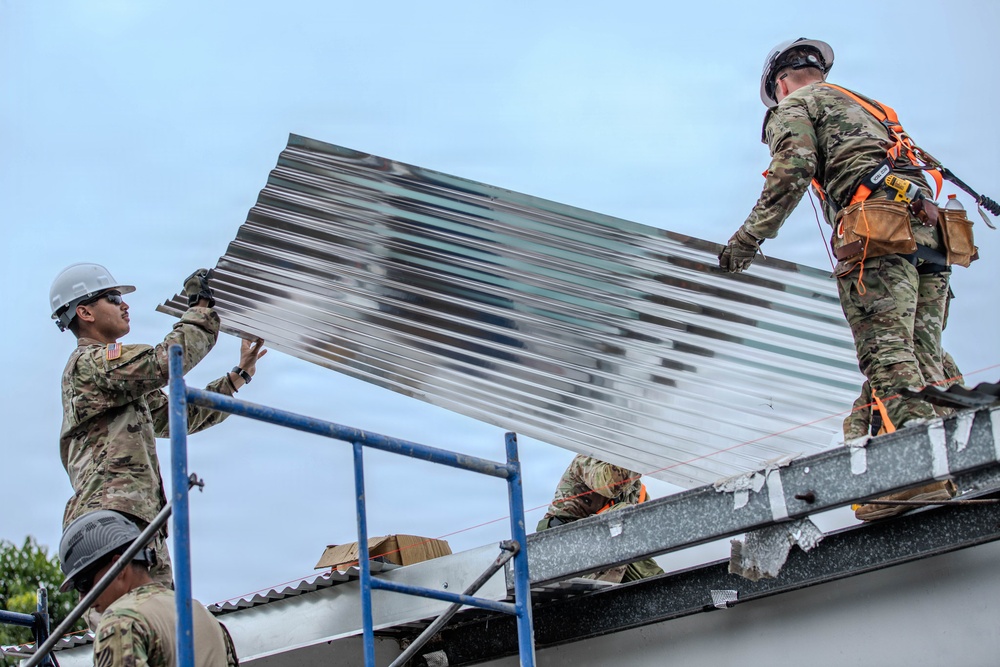 3rd Infantry Division Engineers Repair Panamanian School Roof in Salamanca Community