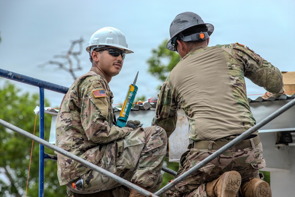 3rd Infantry Division Engineers Repair Panamanian School Roof in Salamanca Community