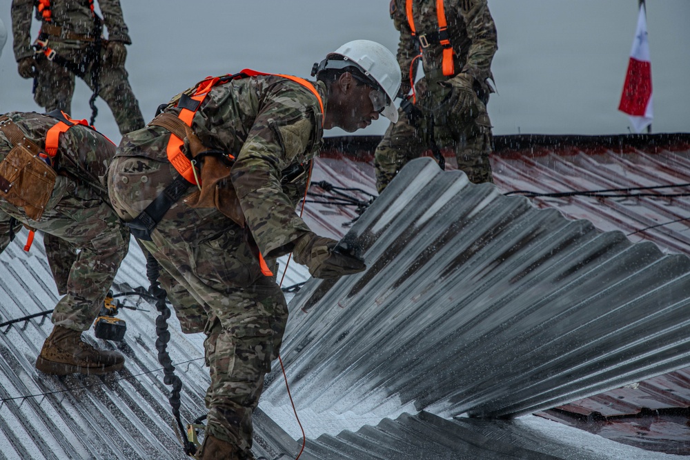 3rd Infantry Division Engineers Repair Panamanian School Roof in Salamanca Community