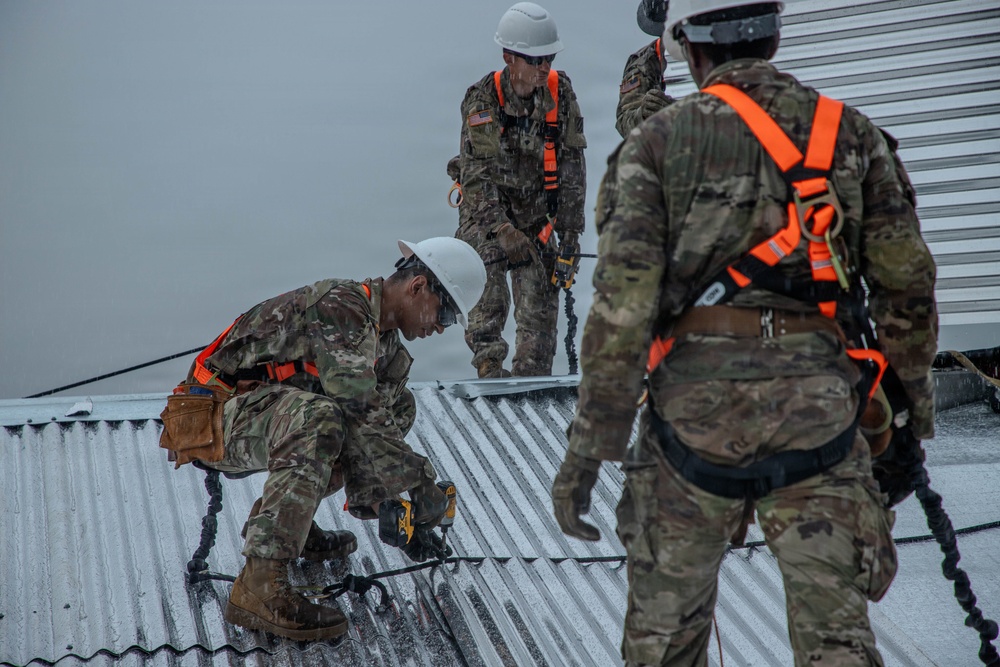 3rd Infantry Division Engineers Repair Panamanian School Roof in Salamanca Community
