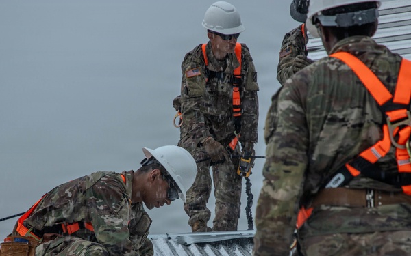 3rd Infantry Division Engineers Repair Panamanian School Roof in Salamanca Community