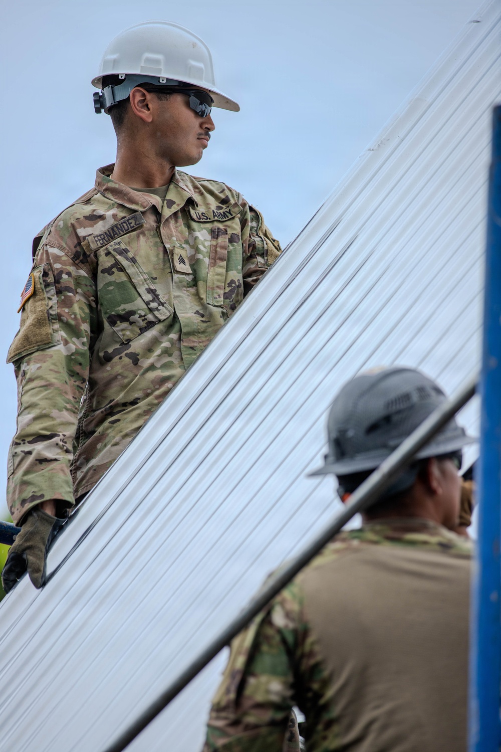 3rd Infantry Division Engineers Repair Panamanian School Roof in Salamanca Community