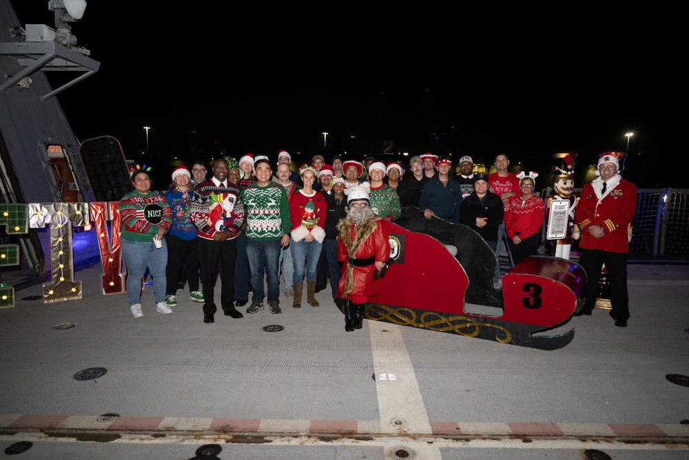 NBSD Commands Compete in Annual Holiday Lights Competition