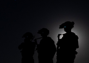 11th MEU Marines, Sailors Conduct Training During Patrol Base Operations