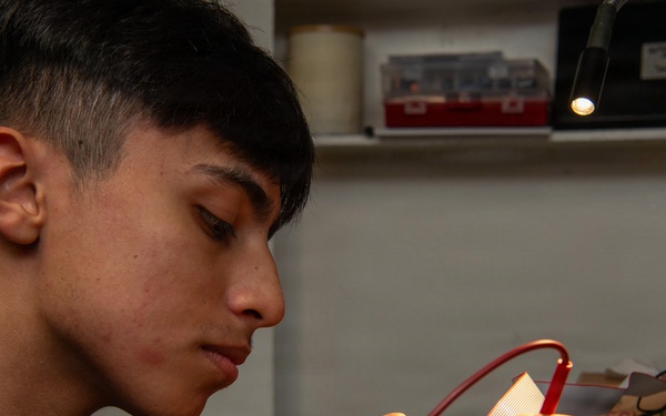 Boxer ETs, LSs complete daily responsibilities