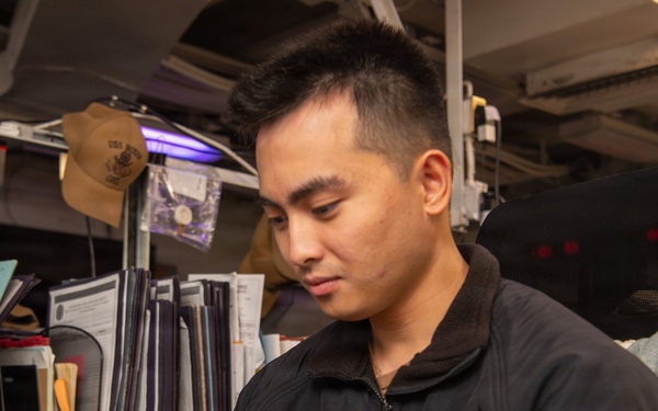 Boxer ETs, LSs complete daily responsibilities