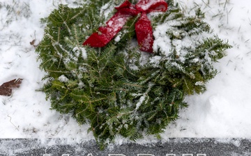 Army, Indy community honor veterans with wreaths
