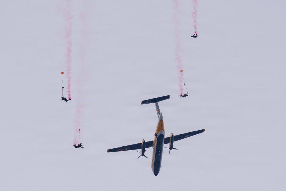 U.S. Army Golden Knights drop in to 2025 Army Navy Game