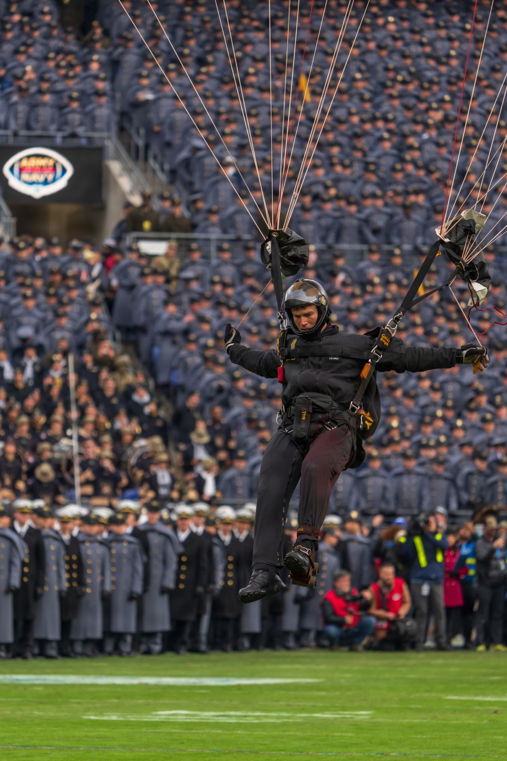 U.S. Army Golden Knights drop in to 2025 Army Navy Game