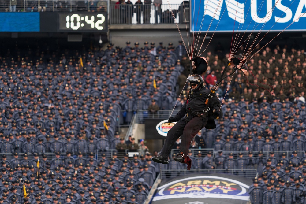 U.S. Army Golden Knights drop in to 2025 Army Navy Game