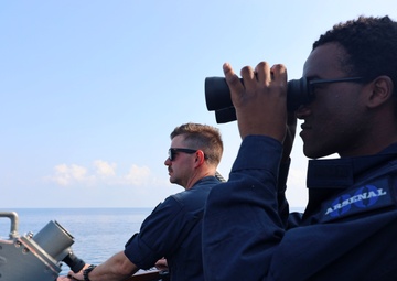 USS Roosevelt (DDG 80) Sails in the Gulf of Oman