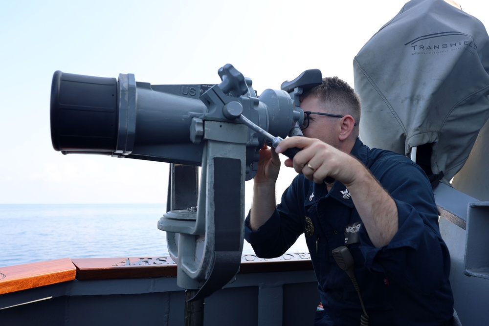 USS Roosevelt (DDG 80) Sails in the Gulf of Oman