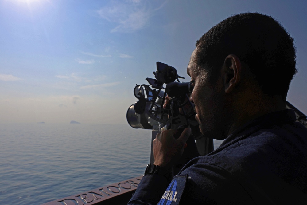 USS Roosevelt (DDG 80) Transits the Strait of Hormuz