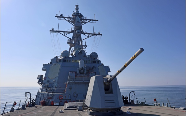 USS Roosevelt (DDG 80) Sails in the Gulf of Oman