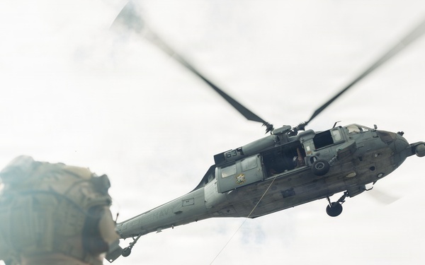 11th MEU Marines, Sailors Conduct Fast-Rope Training Aboard USS Boxer