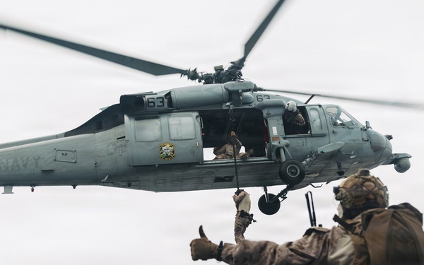 11th MEU Marines, Sailors Conduct Fast-Rope Training Aboard USS Boxer