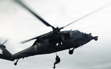 11th MEU Marines, Sailors Conduct Fast-Rope Training Aboard USS Boxer