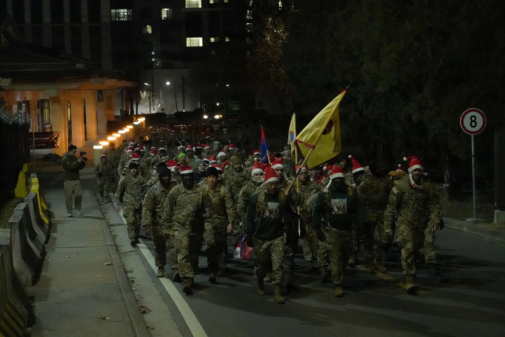 DVIDS - Images - Toy ruck march brings holiday cheer [Image 2 of 6]