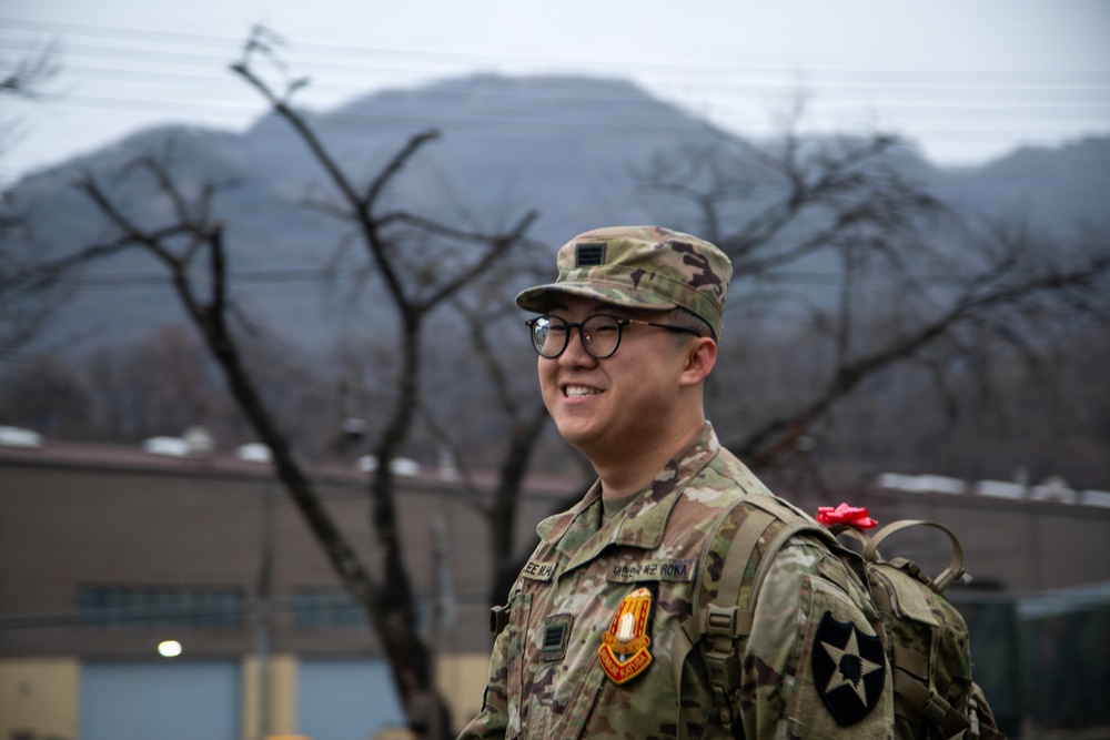 1-38 Field Artillery Regiment delivers Christmas gifts to local childrens home