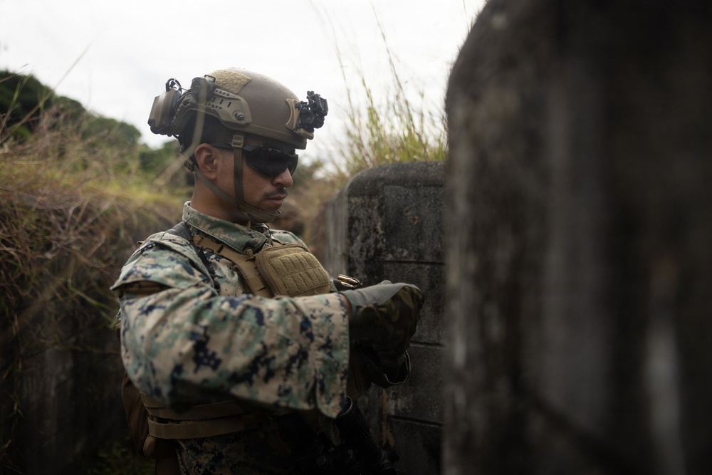12th LCT Marines Execute a Small Arms Live-Fire Range