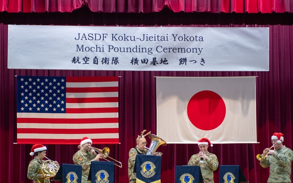 JASDF hosts annual mochi-pounding ceremony