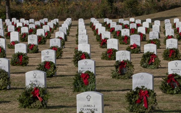 Volunteers Place Wreaths at Barrancas National Cemetery