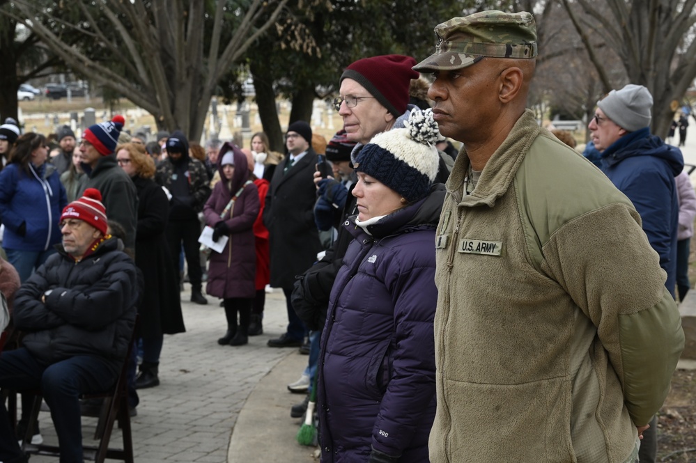 District of Columbia National Guard, District Community Attends Wreaths Across America at Congressional Cemetery