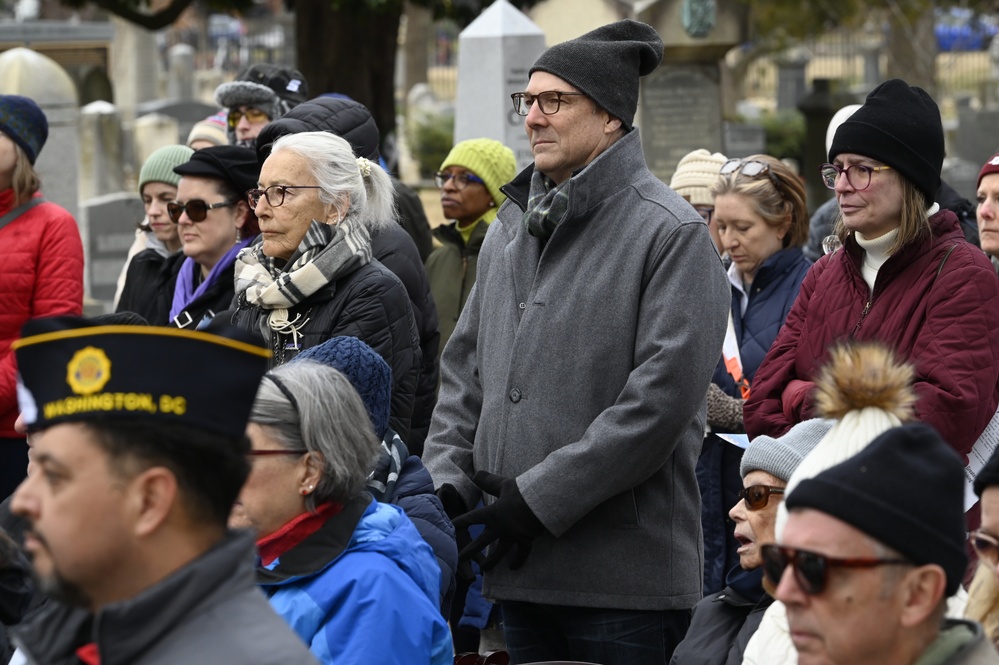District of Columbia National Guard, District Community Attends Wreaths Across America at Congressional Cemetery