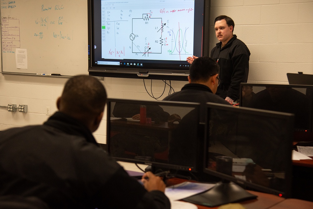 Surface Warfare Engineering Schools Command (SWESC) Great Lakes Instructors Train Next Generation of U.S. Navy Electrician's Mates