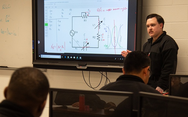Surface Warfare Engineering Schools Command (SWESC) Great Lakes Instructors Train Next Generation of U.S. Navy Electrician's Mates