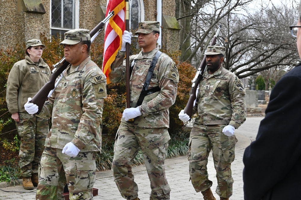 District of Columbia National Guard, District Community Attends Wreaths Across America at Congressional Cemetery
