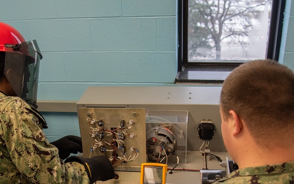 Surface Warfare Engineering Schools Command (SWESC) Great Lakes Instructors Train Next Generation of U.S. Navy Electrician's Mates