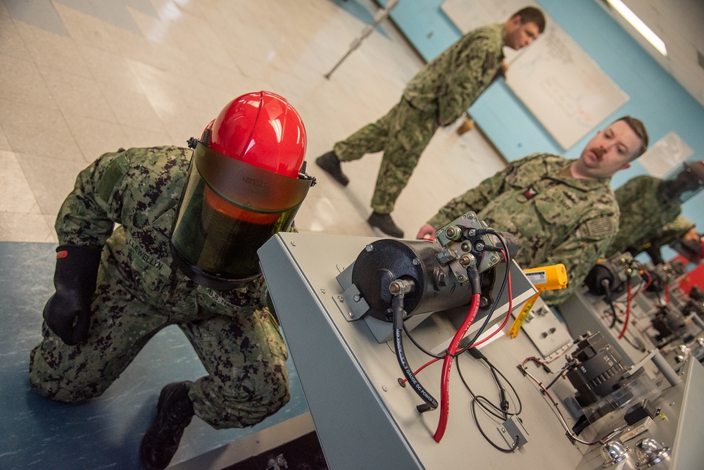 Surface Warfare Engineering Schools Command (SWESC) Great Lakes Instructors Train Next Generation of U.S. Navy Electrician's Mates