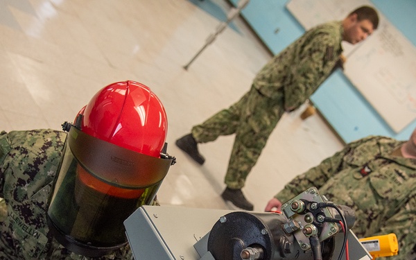 Surface Warfare Engineering Schools Command (SWESC) Great Lakes Instructors Train Next Generation of U.S. Navy Electrician's Mates